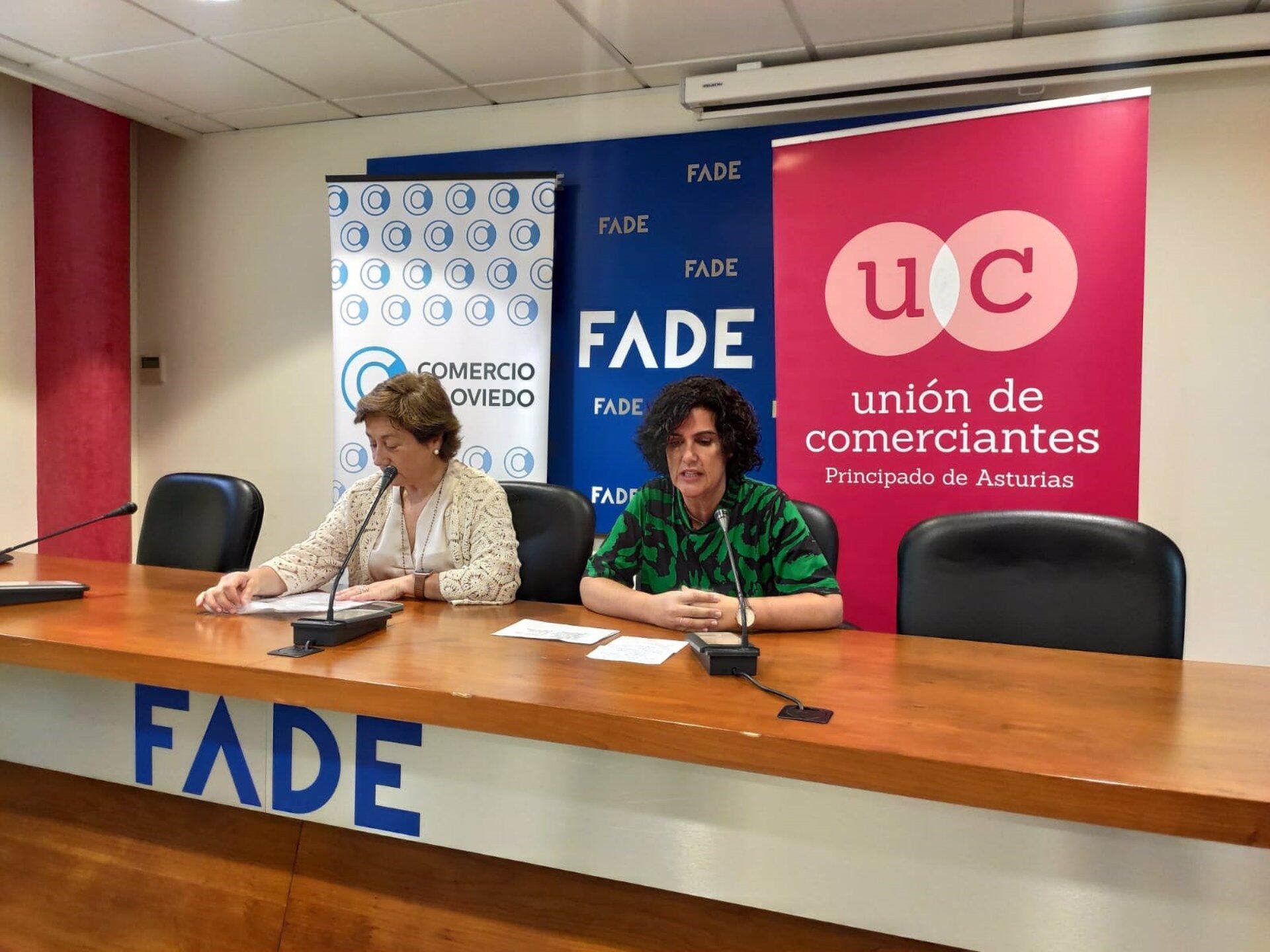 Carmen Moreno, gerente, y Sara Menéndez, presidenta de la Unión de Comerciantes durante la presentación del programa Visión 360