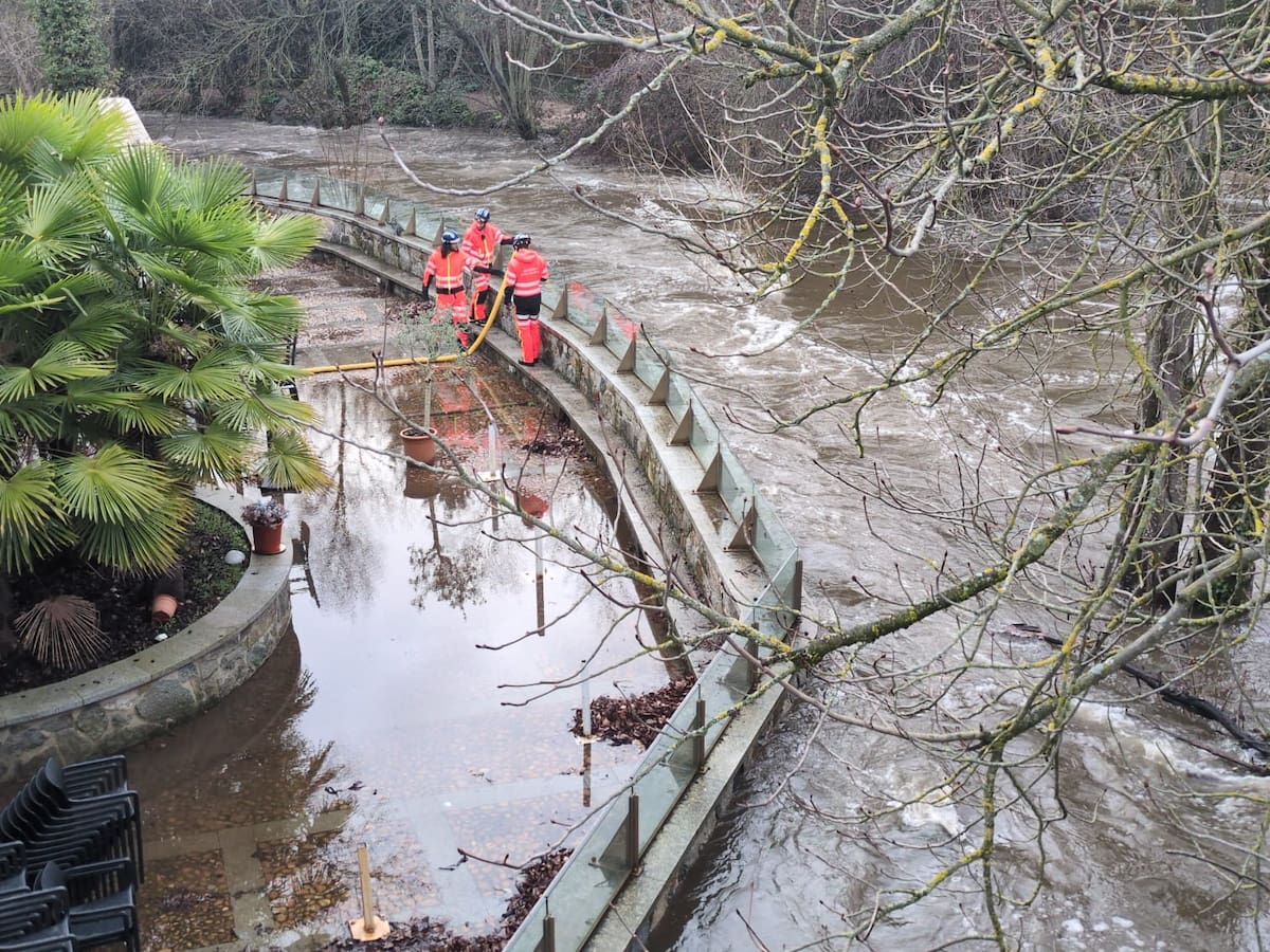 El río Eresma se desborda en Segovia y varias localidades permanecen en alerta por inundaciones