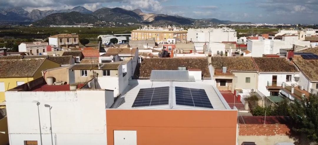 Placas solares en edificios municipales de Potries 