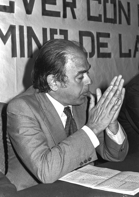 Jordi Pujol ante la prensa en un acto de 1977