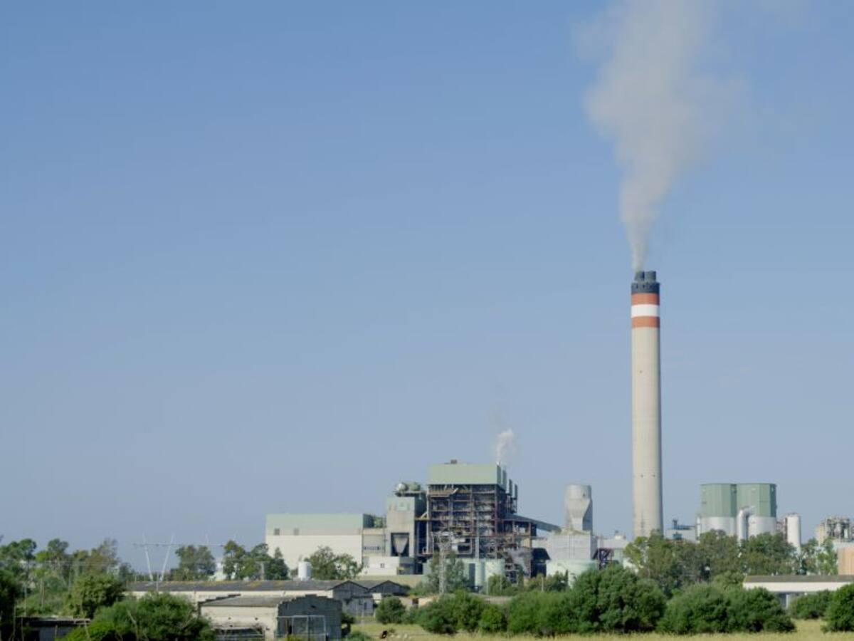 Octubre registra la demanda eléctrica más baja de la última década