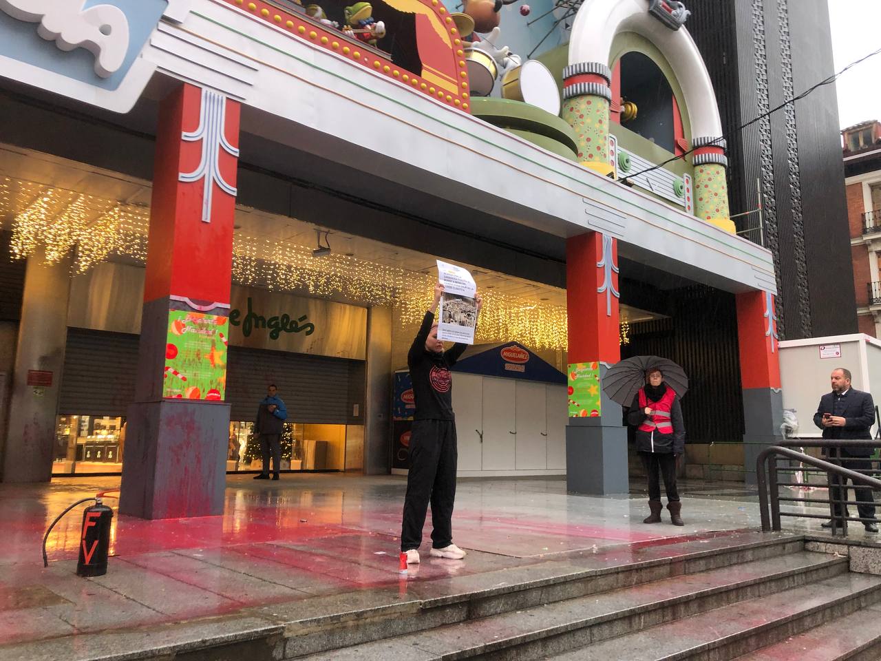 Activistas de Futuro Vegetal vandalizan el Cortylandia del Corte Inglés de Preciados