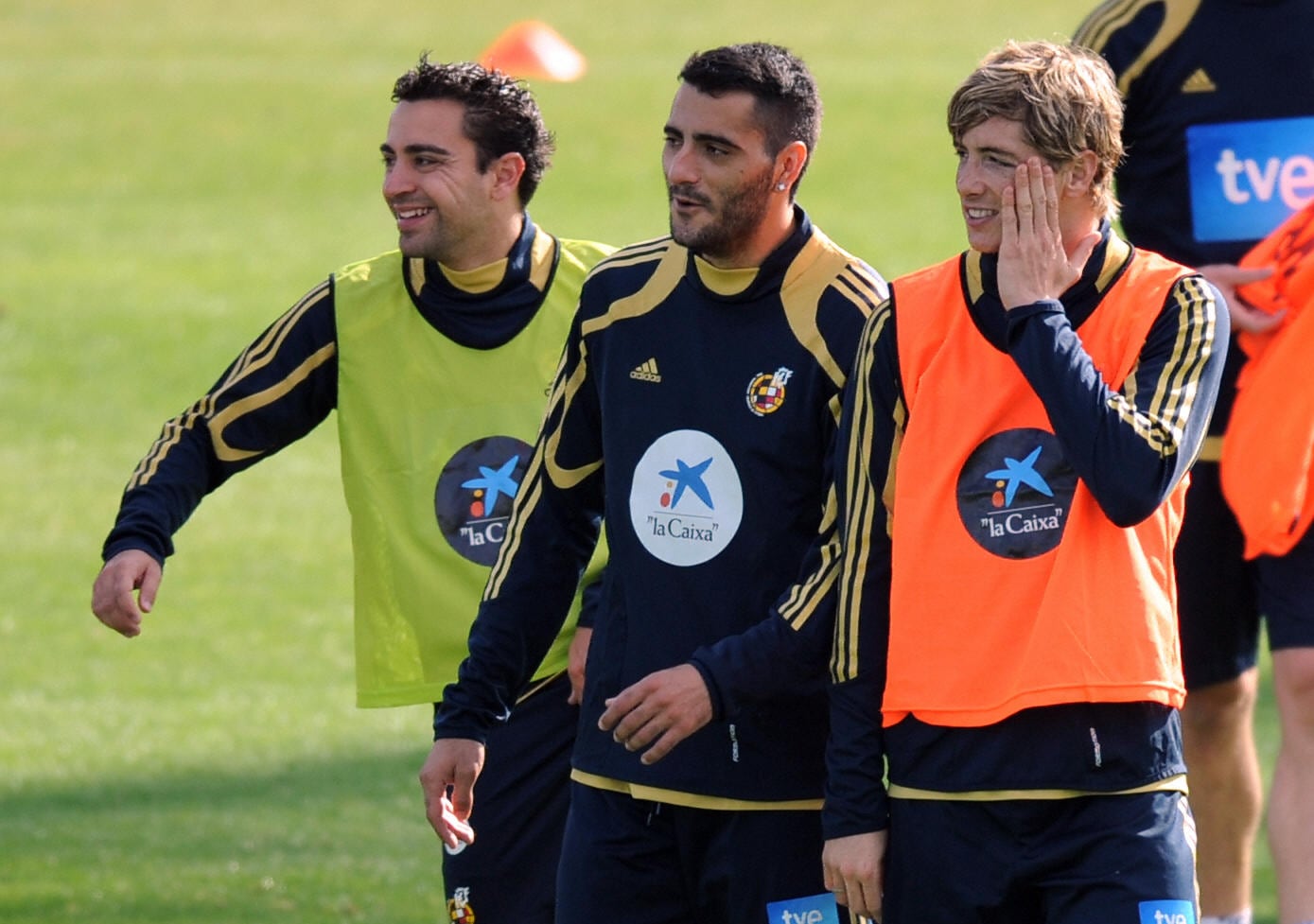 Dani Güiza , Xavi Hernández y Fernando Torres con la selección española.