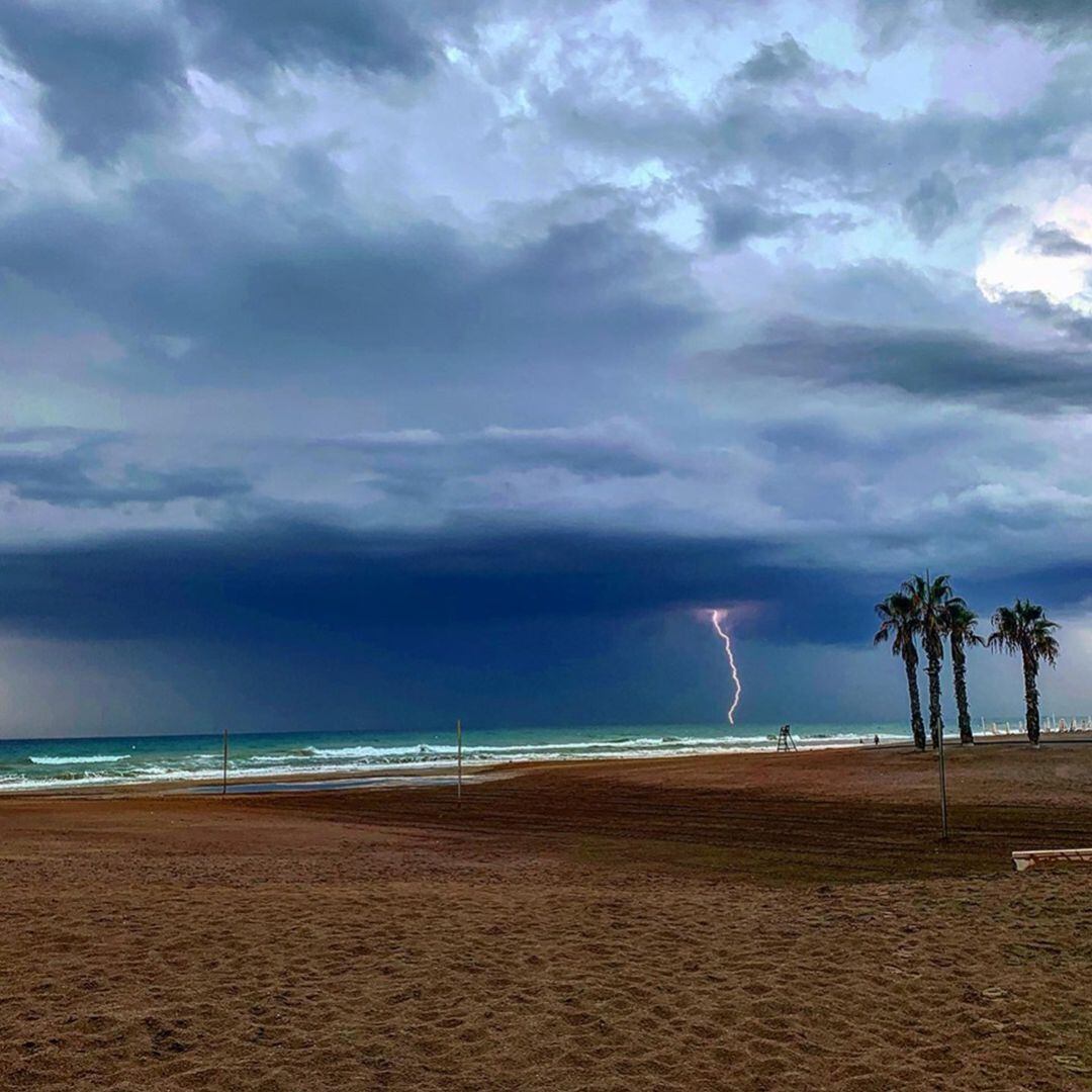 Uno de los rayos caídos durante las últimas horas en Alicante