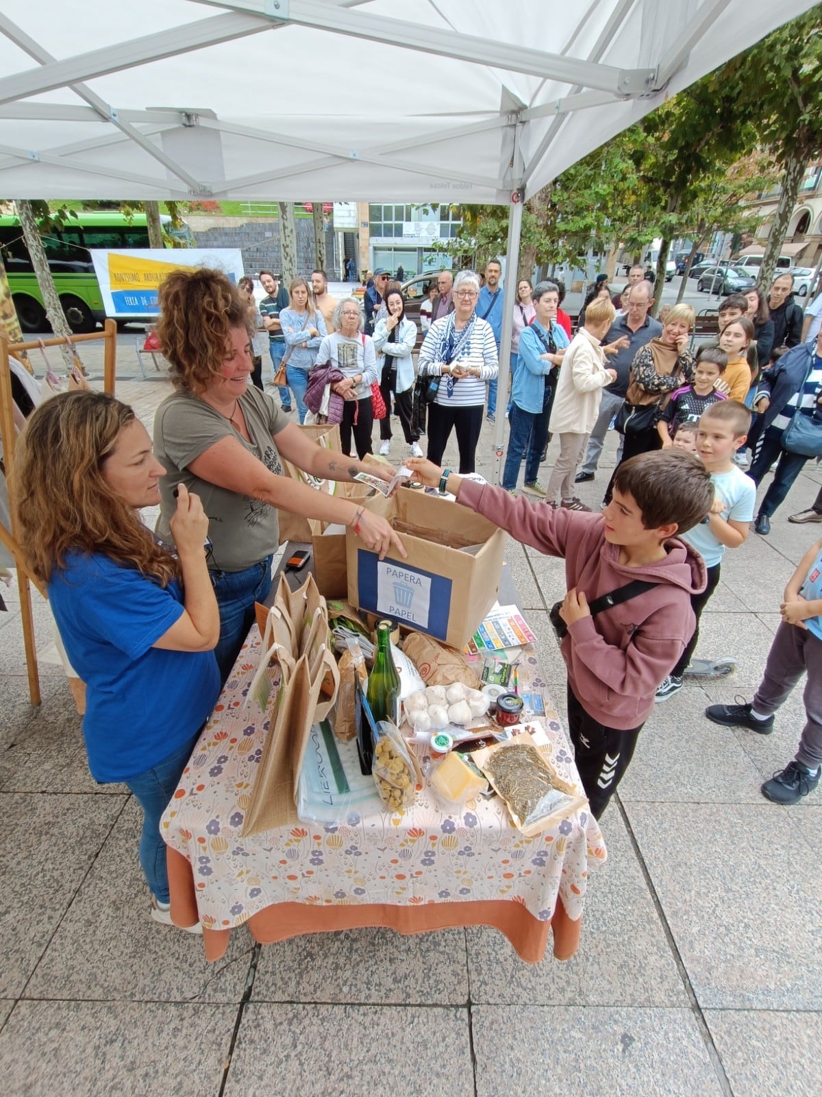 La feria terminará con el sorteo de dos cestas de productos