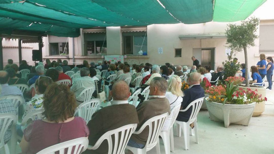 El centro de AFAMEC en Medina del Campo conmemora el Día Mundial del Alzheimer