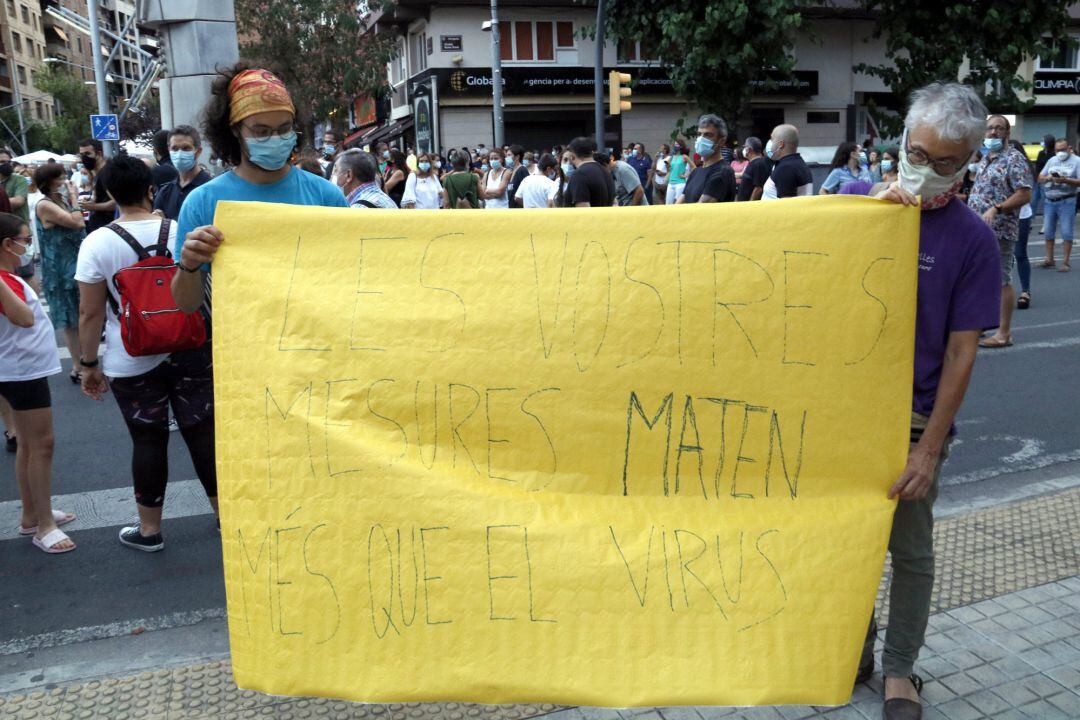 Manifestación en Lleida en contra de endurecer el confinamiento. 