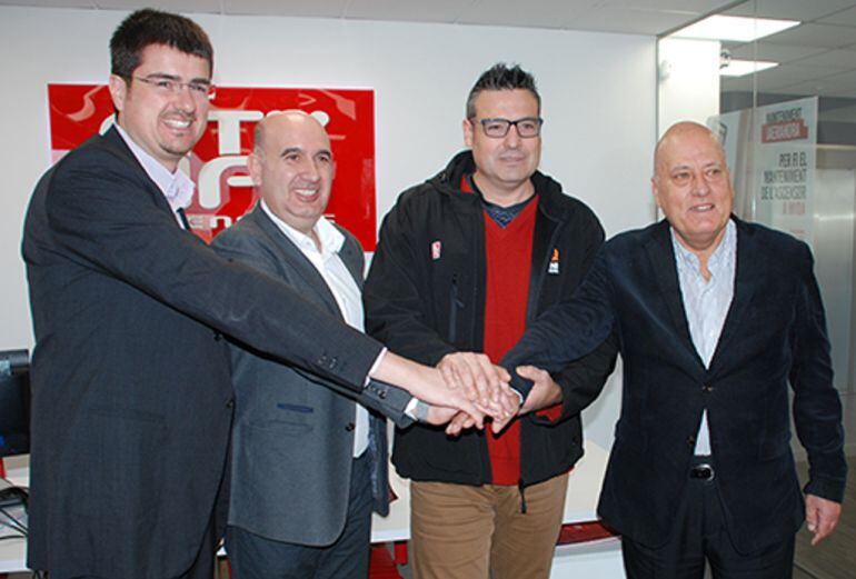 Xavi Fernández, en el centro, durante la presentación