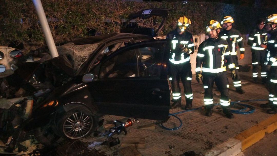 Los bomberos del SPEIS tuvieron que excarcelar al conductor del vehículo