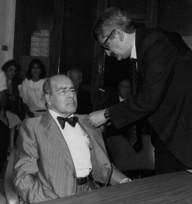 En 1982, a petición de sus trabajadores, recibió la Medalla de Oro al Mérito en el Trabajo.