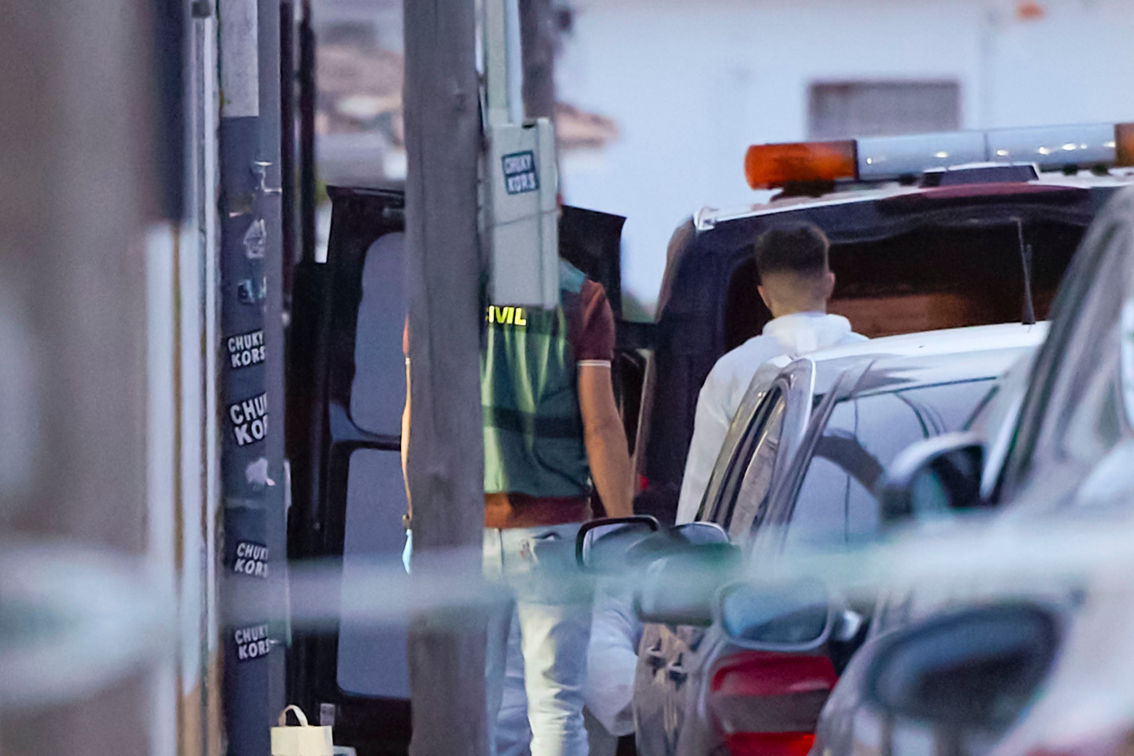 SESEÑA (TOLEDO), 23/04/2026.- Una mujer de 43 años ha sido asesinada este jueves presuntamente a manos de su expareja, un hombre de 50 años que tenía antecedentes por violencia machista y que después se ha ahorcado en Seseña (Toledo), tras una pelea con el hijo de la víctima, que ha acabado en el hospital. Según han informado a EFE fuentes próximas a la investigación, el cuerpo de la mujer, de nombre Melissa y de nacionalidad venezolana, ha sido encontrado en el interior de su vivienda con signos de violencia por arma blanca. EFE/ Manu Reino