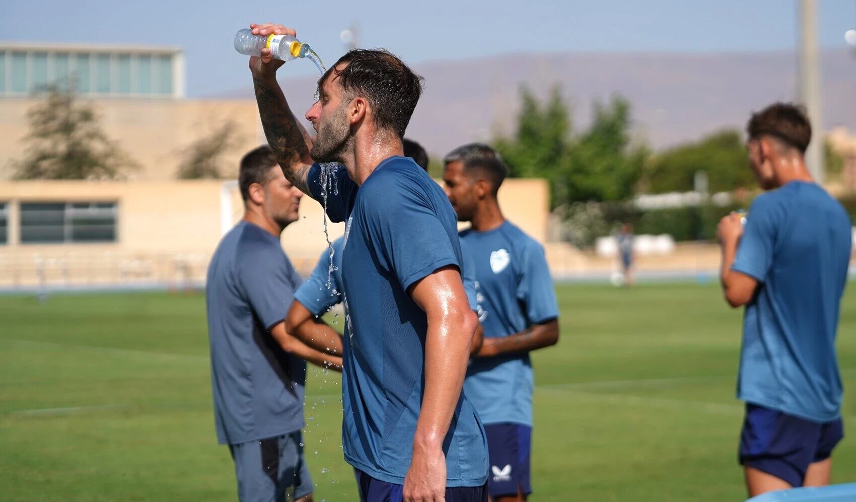 La plantilla de Primera División se mantiene en Segunda.