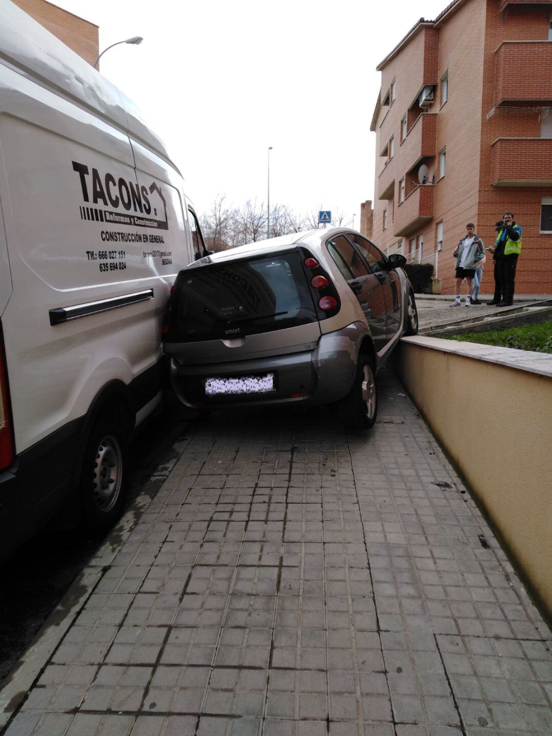 Aparatoso accidente en el barrio Santa Teresa-Puente de Hierro