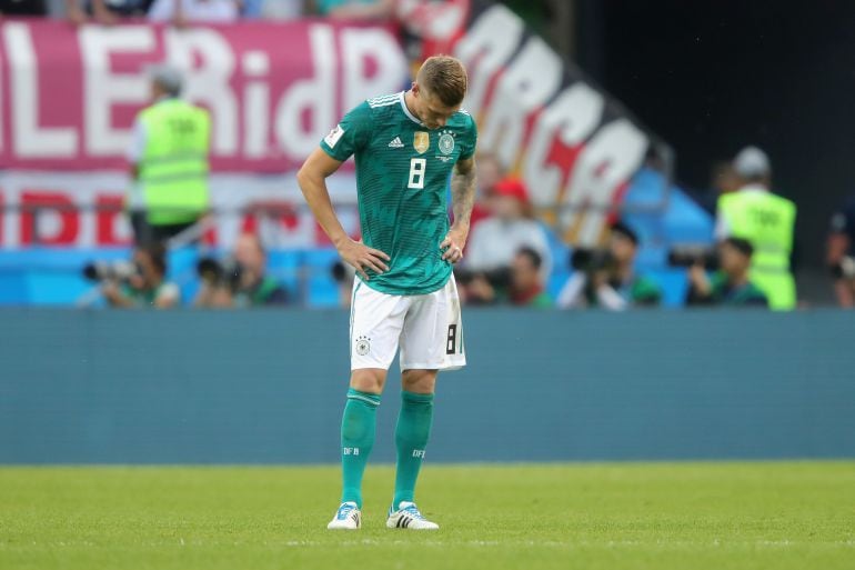 Toni Kroos cabizbajo tras la eliminación de Alemania del Mundial de Rusia.