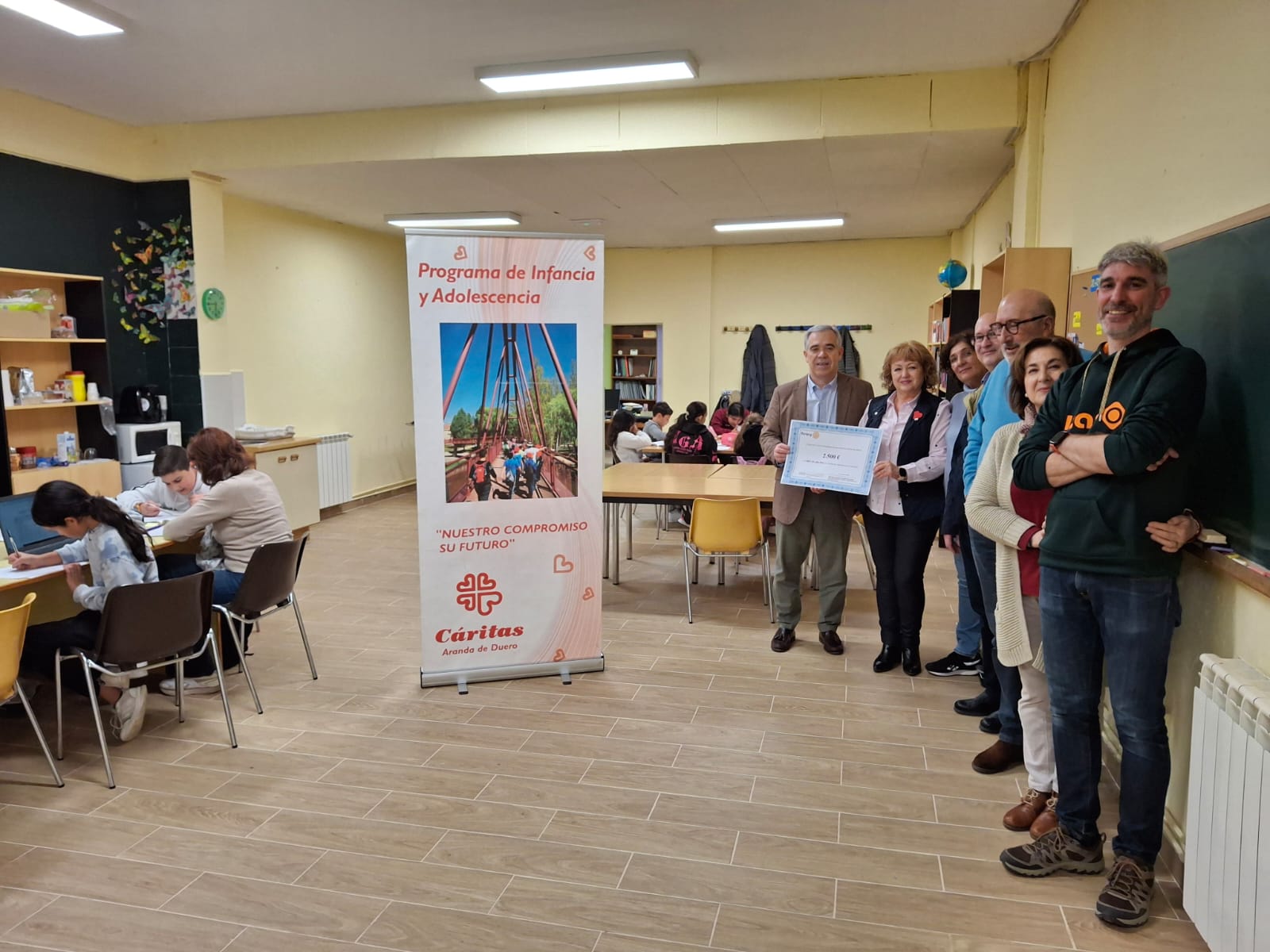 Entrega simbólica del cheque