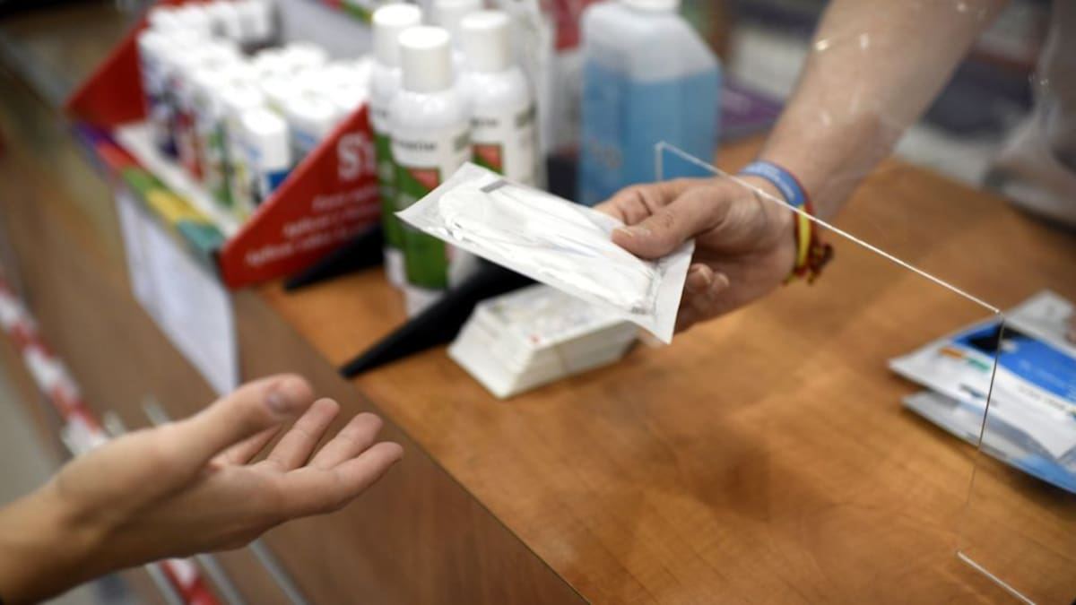 Las farmacias del Bierzo-Laciana han dispensado dos millones de mascarillas desde el inicio de la pandemia