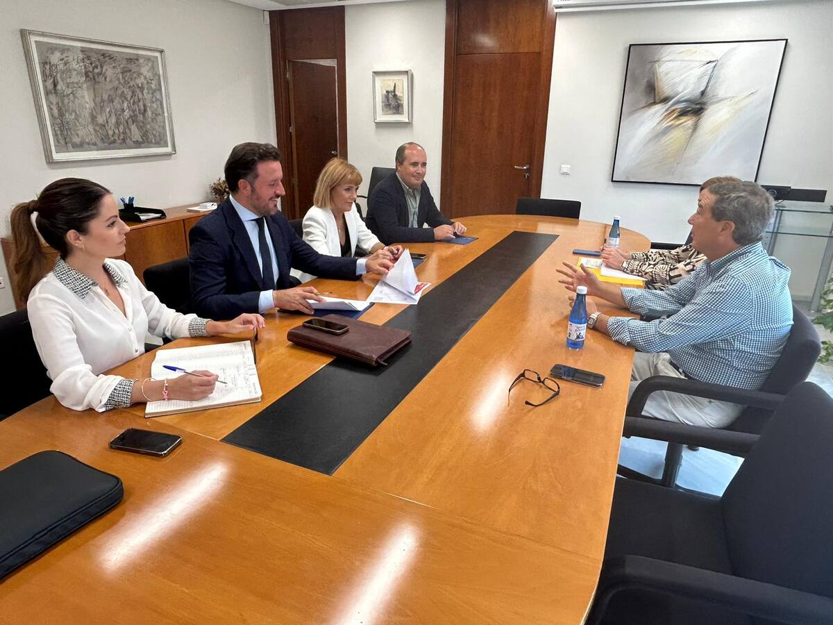 Sanidad se compromete a estudiar la implantación de un centro de salud en Torrellano