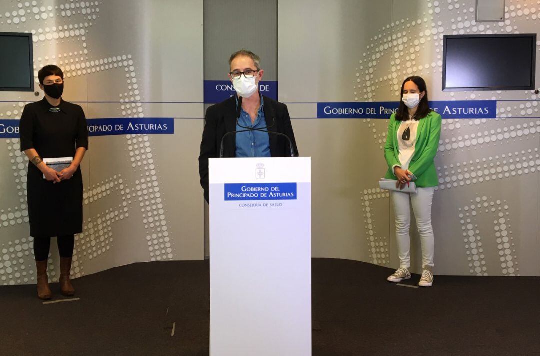 El director general de Salud Pública, Rafael Cofiño, durante una rueda de prensa.