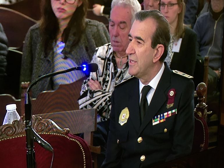 El Intendente Jefe de Policía Local de León, Martín Muñoz, durante su declaración en la Audiencia