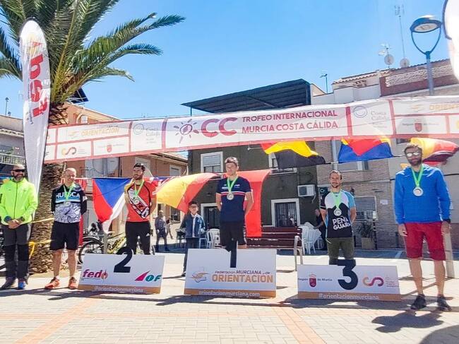 Peña Guara en el podium M-Elite en tercer puesto