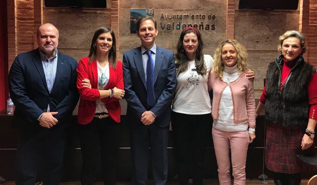 Foto de familia de la II Maratón de sangre y plasma, Solinavidad, en Valdepeñas (Ciudad Real)