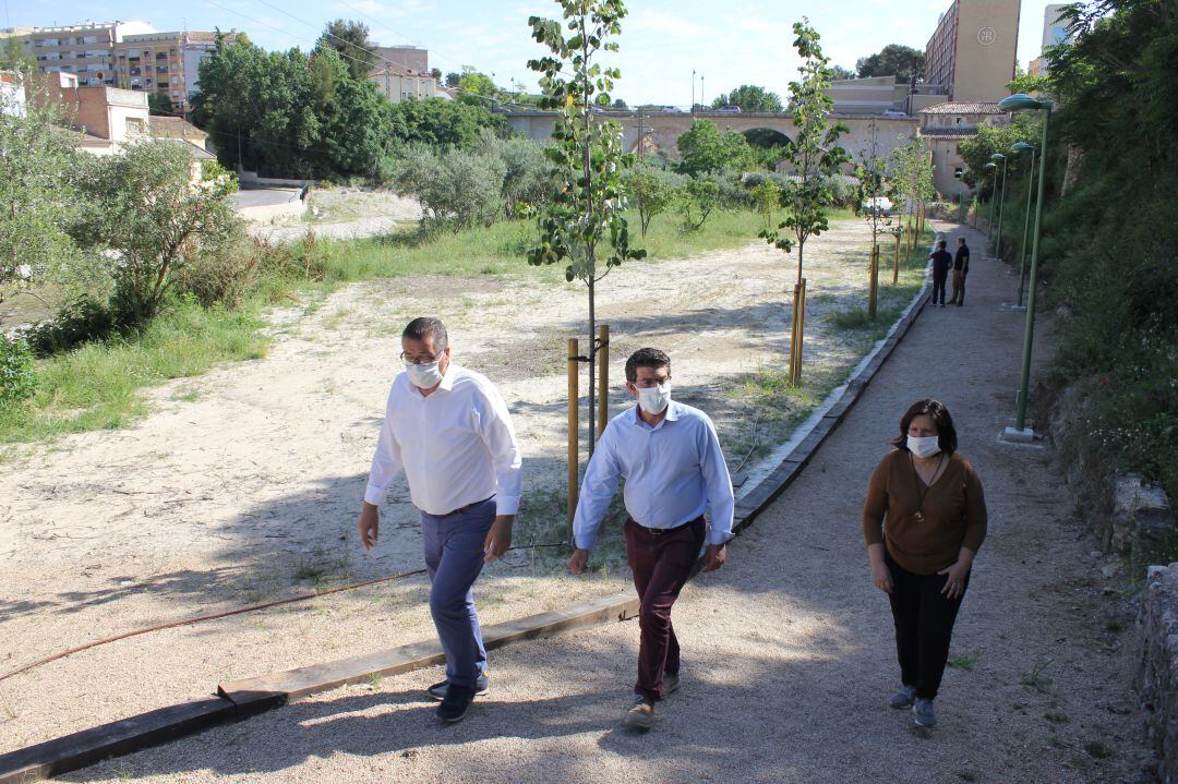 Manuel Cuesta, Jorge Rodríguez i Sayo Gandia visitant la zona