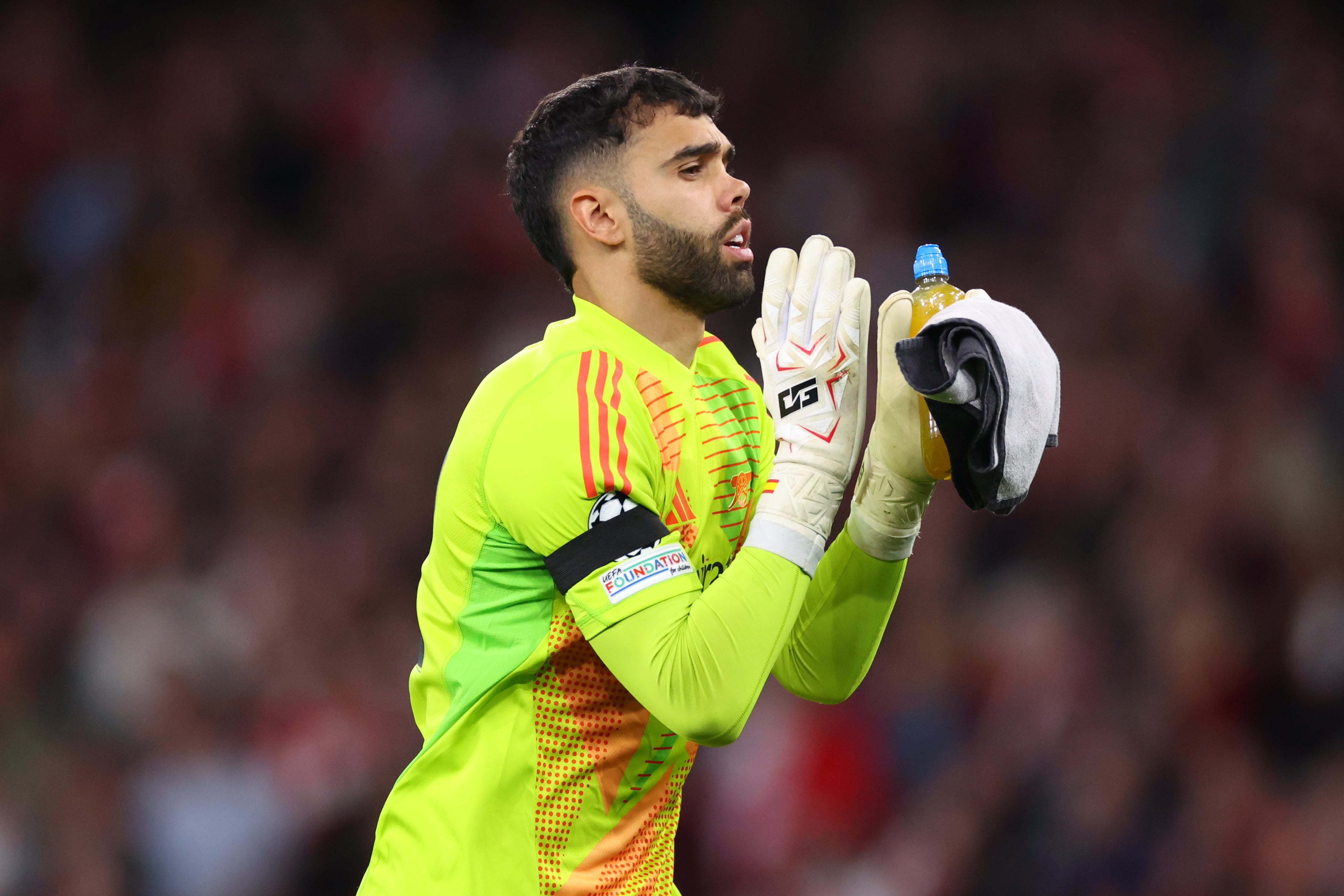 David Raya, durante la eliminatoria con el PSG. (Marc Atkins/Getty Images)