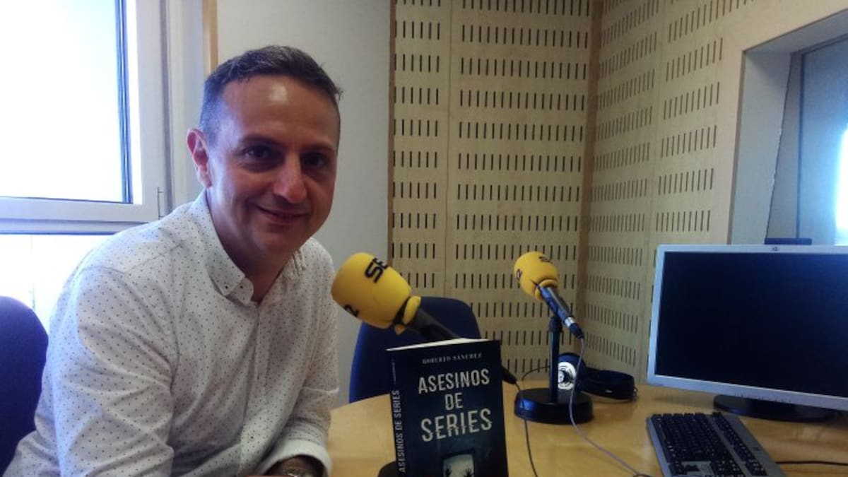 El periodista Roberto Sánchez presenta en Gijón su primera novela