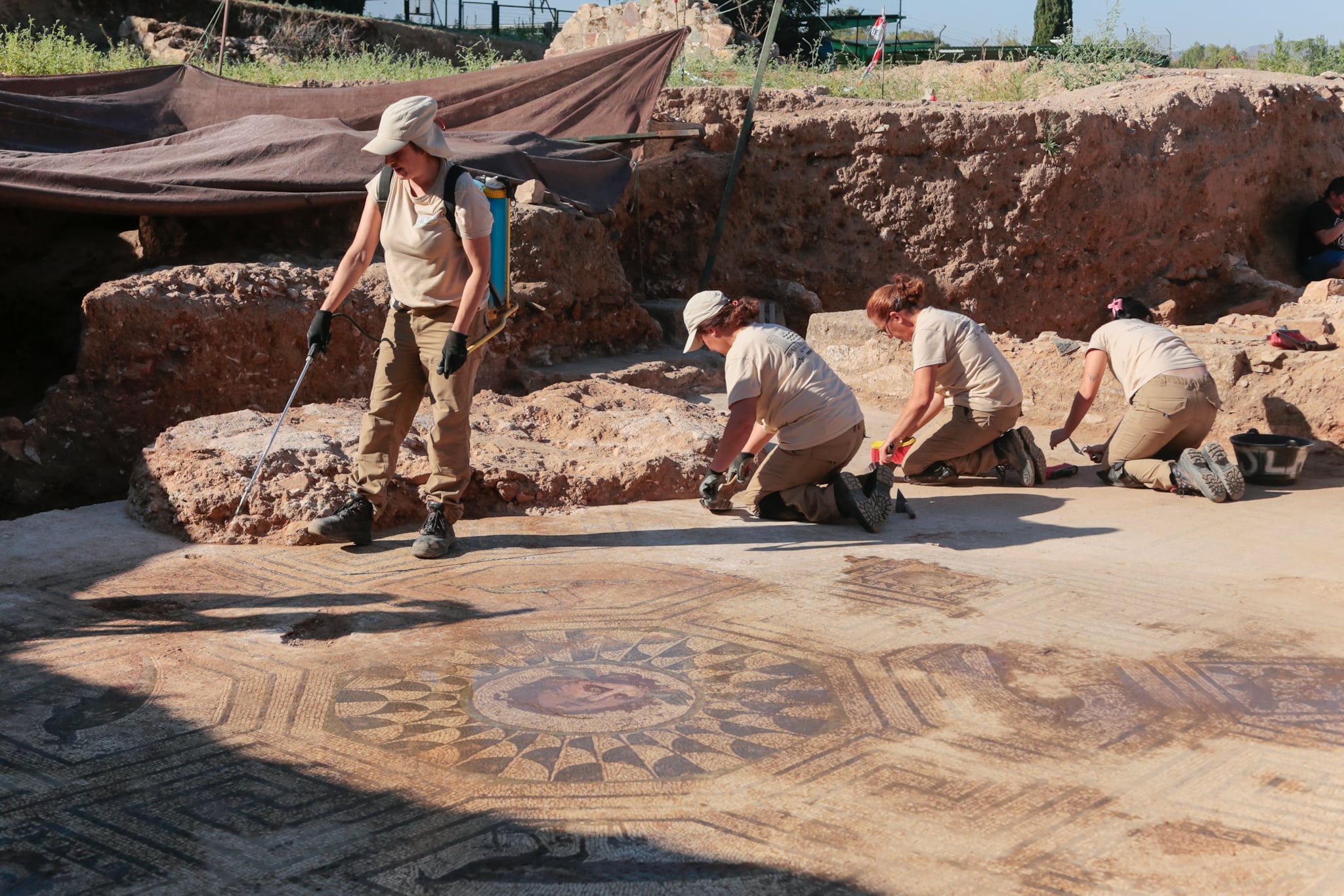 Excavación Mosaico Medusa en Huerta de Otero, Mérida