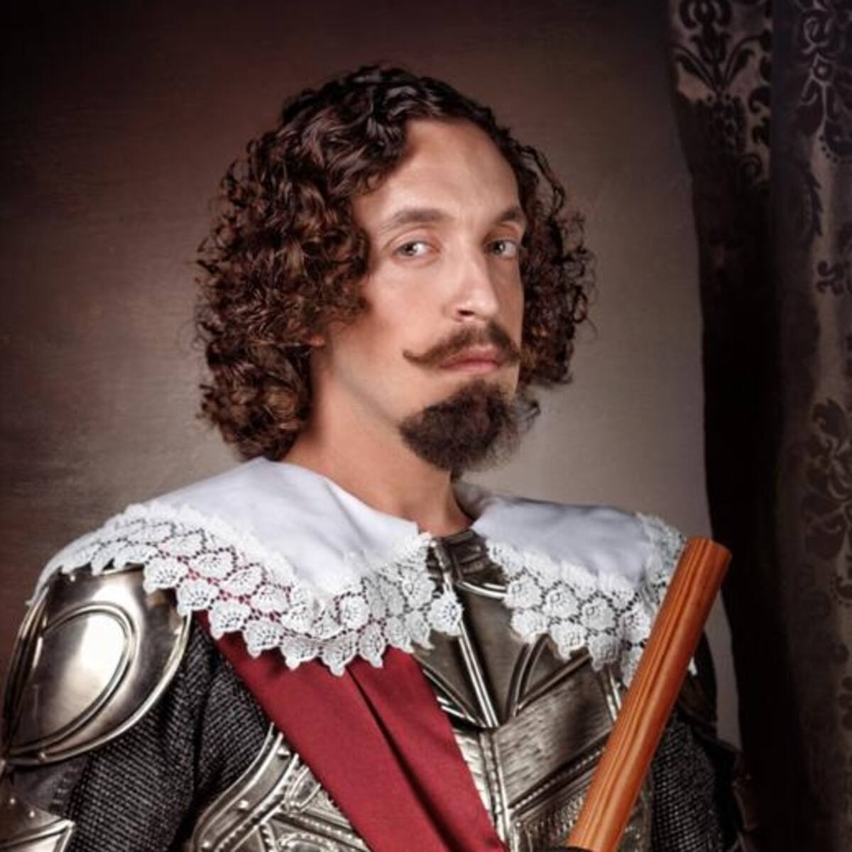 Emilio Maestre, presidente Paurides: “Se ha conseguido recuperar los siglos XVI y XVII de nuestra historia”. Amado Navalón, concejal Cultura Elda: “El Año Coloma no deja de ser una reivindicación conseguida”