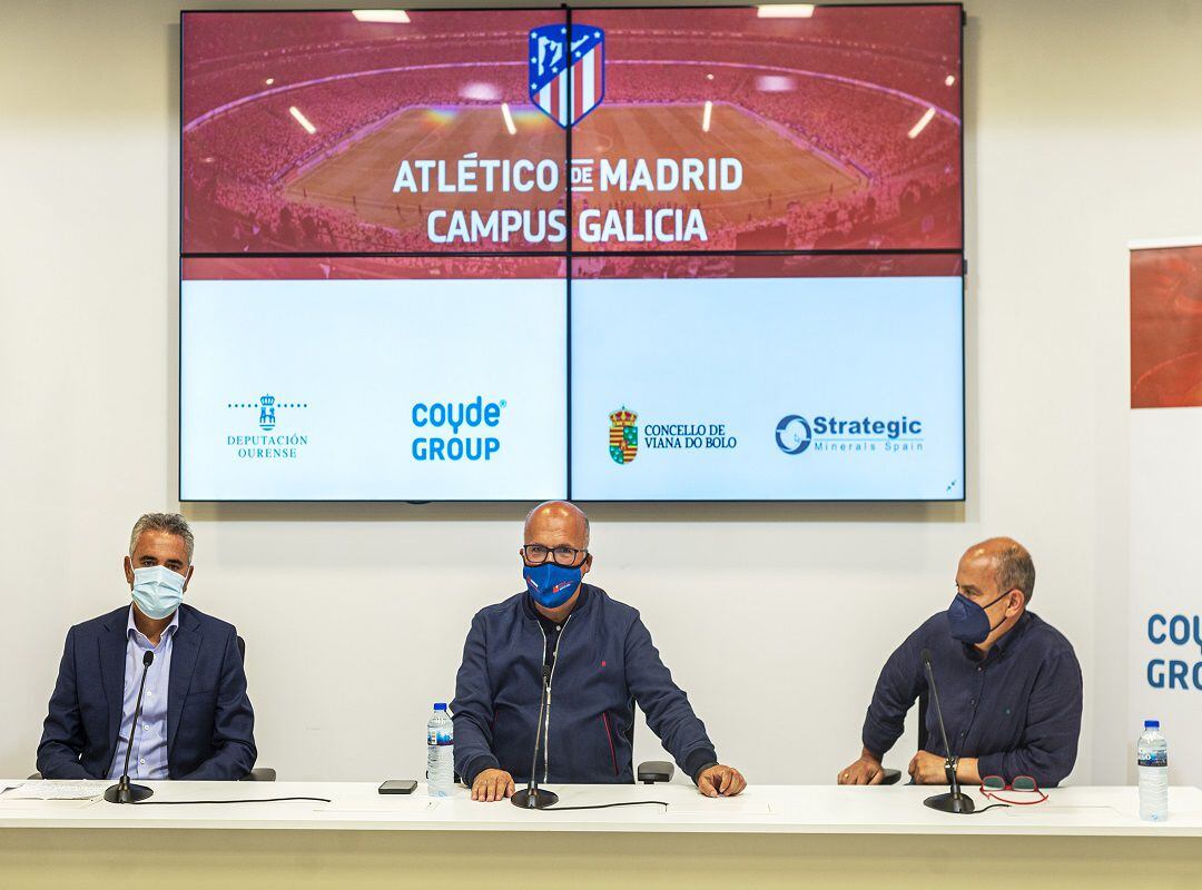 Manuel Sánchez, Manuel Baltar e Abelardo Carballo en la presentación del campus del Atlético de Madrid 