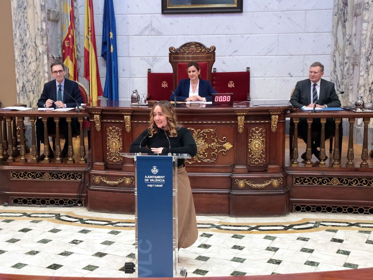 Glòria Tello regresa al Ayuntamiento de València tras superar un cáncer