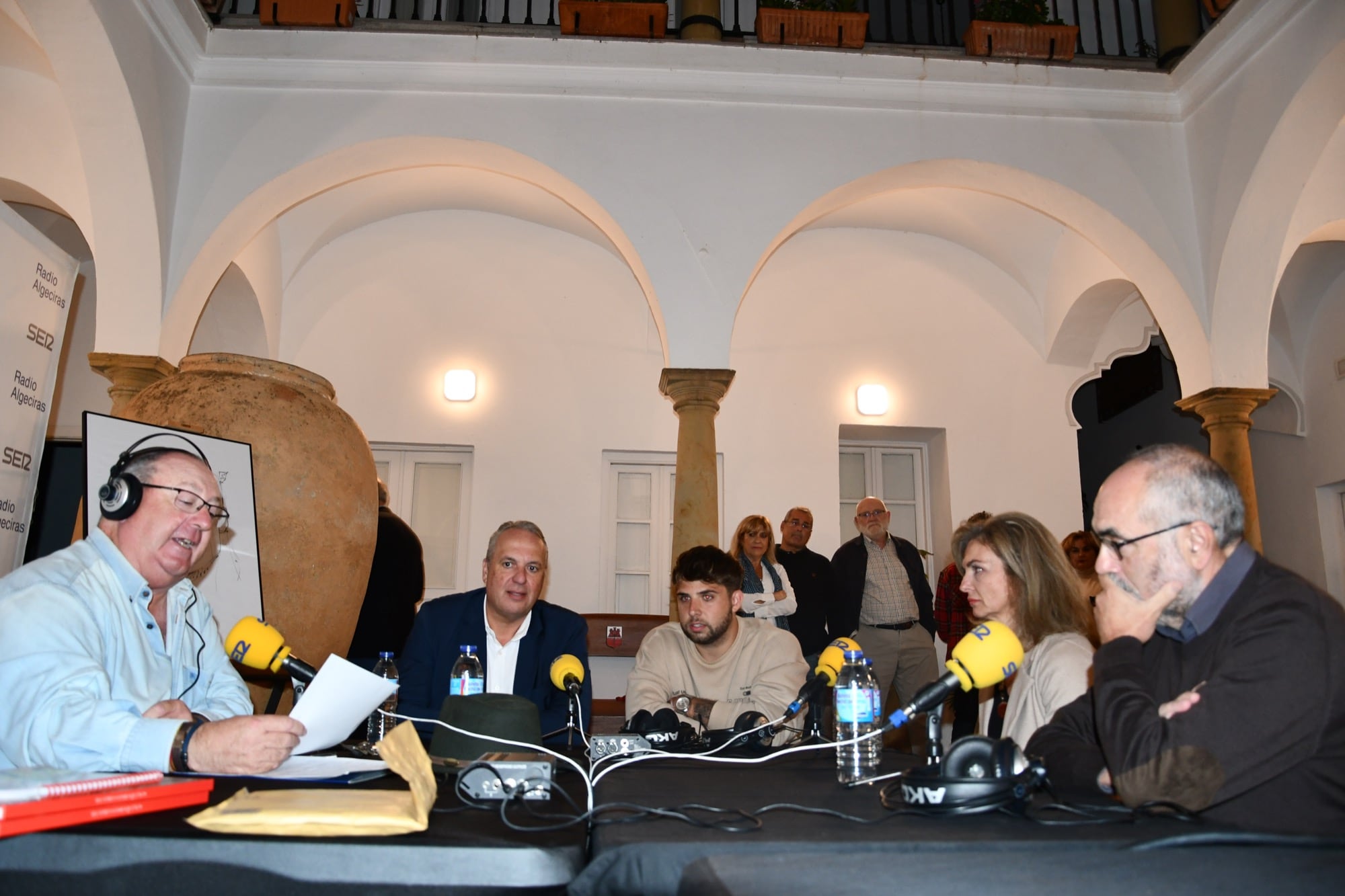 A la mesa Juan Carlos Ruiz Boix, Alejandro Pacheco, María Luis Ruiz Gallardo y Antonio Pérez Girón