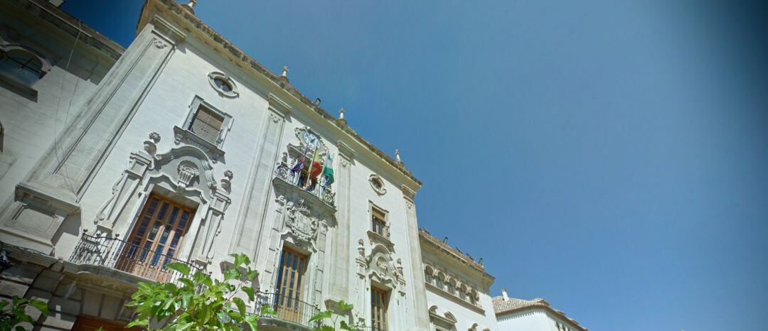 Fachada principal del Ayuntamiento de Jaén.
