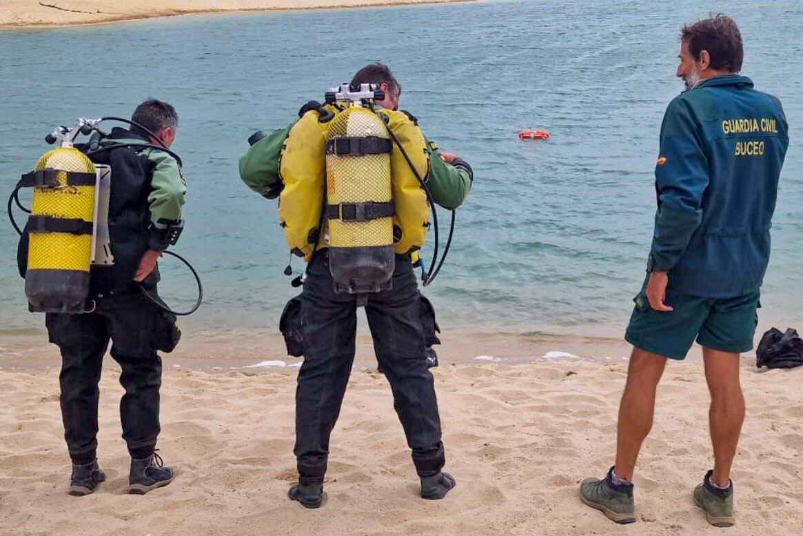 ARIJA (BURGOS), 01/08/2024.- Un operativo de la Guardia Civil y los Bomberos de Burgos, supervisado por el centro coordinador de emergencias de la Junta de Castilla y León, busca a un menor que ha desaparecido este mediodía de jueves mientras se bañaba en el embalse del Ebro en Arija (Burgos). EFE/Guardia Civil ***SOLO USO EDITORIAL/SOLO DISPONIBLE PARA ILUSTRAR LA NOTICIA QUE ACOMPAÑA (CRÉDITO OBLIGATORIO)***
