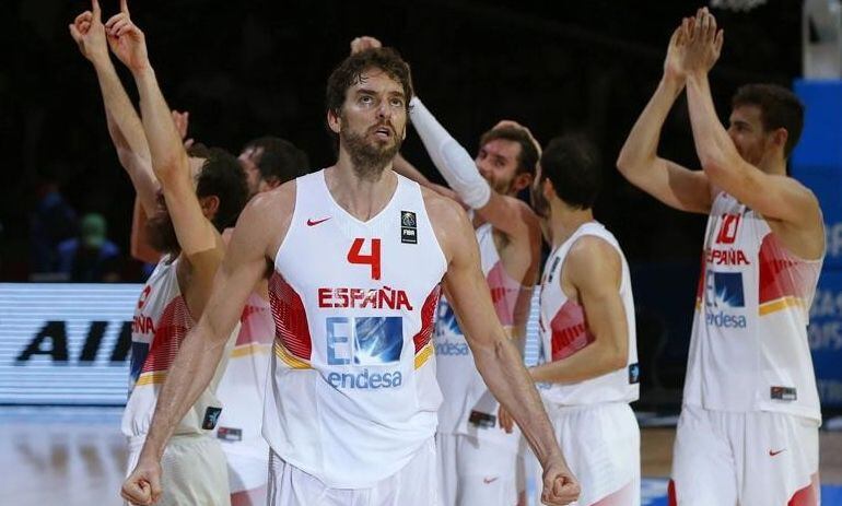 Gasol celebra con rabia una victoria de España