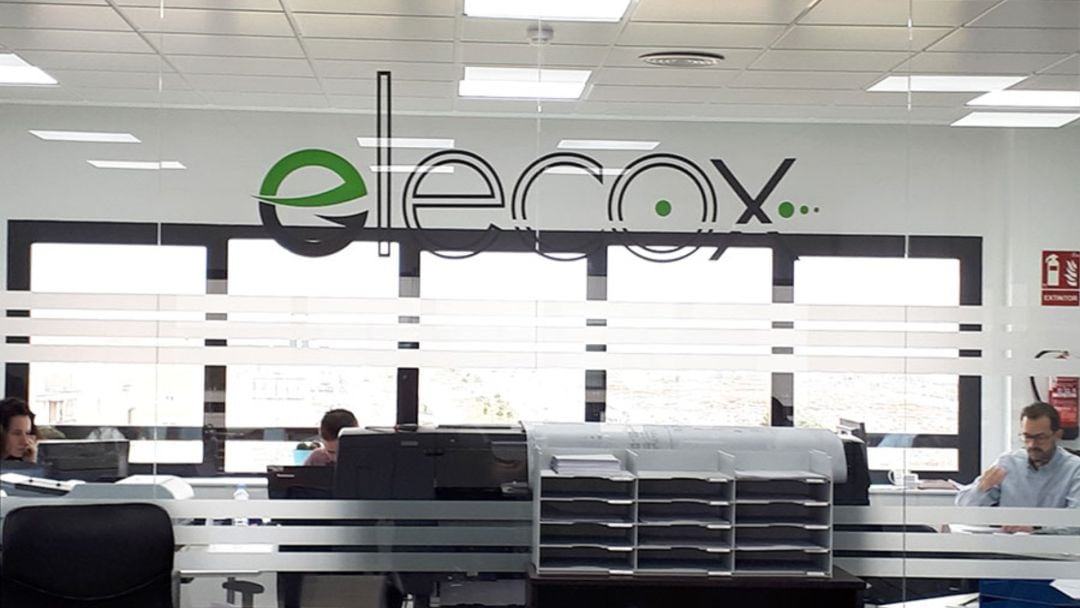 Elecox es una compañía que ofrece instalaciones eléctricas y mantenimiento integral a superficies comerciales, hipermercados, supermercados o edificios singulares 