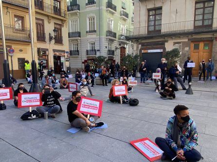 Concentración ante el Palau de la Generalitat convocada por la Coordinadora de Empresarios del Ocio y la Hostelería