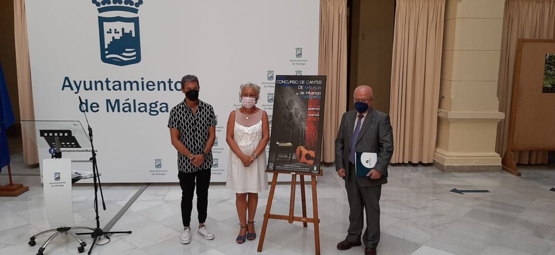 Presentación del &#039;Concurso de cantes de Málaga e influencia malagueña&#039; en el ayuntamiento de la capital, por parte de la concejala de Fiestas, Teresa Porras y el presidente de la Peña Juan Breva, Pablo Franco