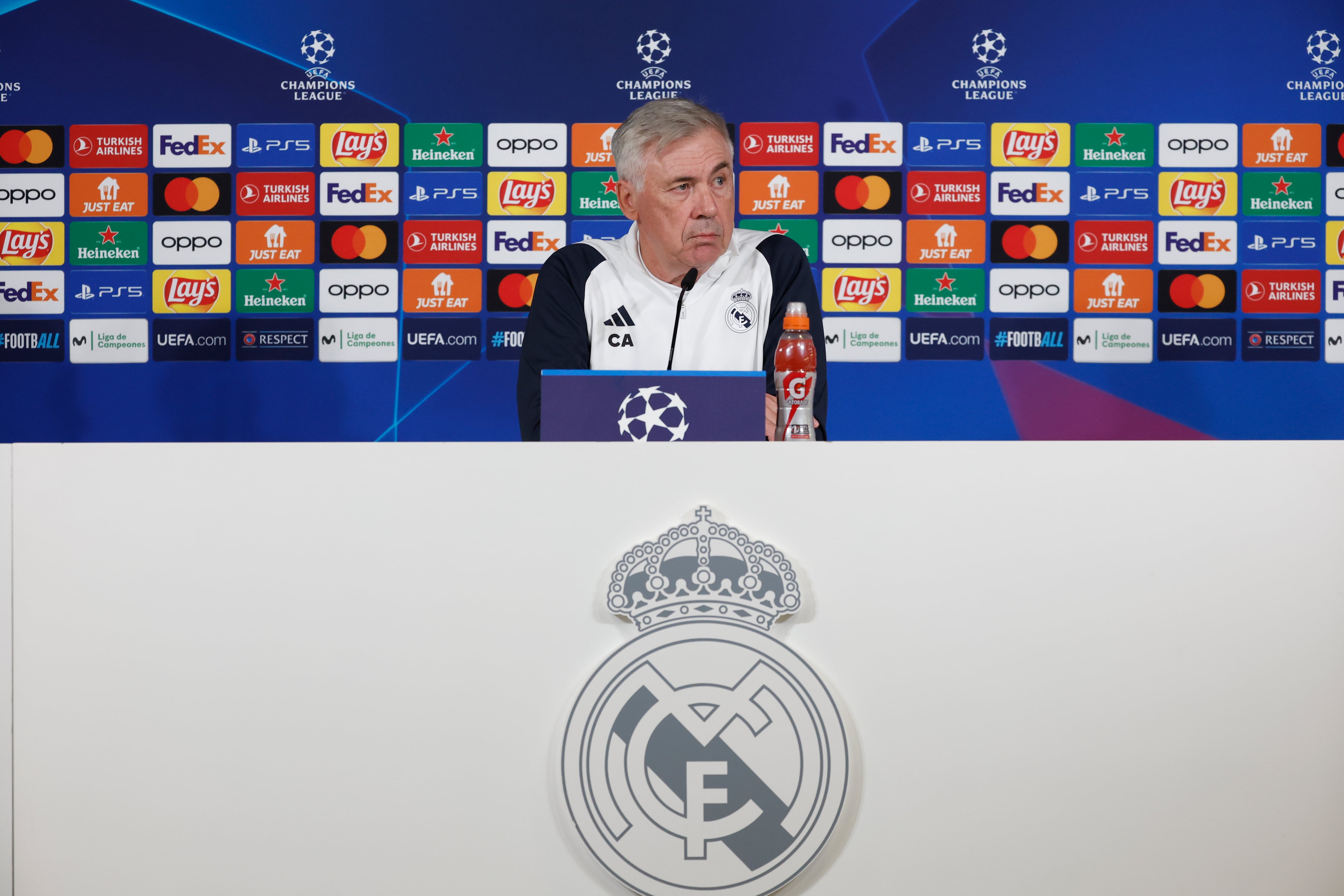 El técnico del Real Madrid, Carlo Ancelotti, antes del partido ante el Braga, del Grupo C de la fase de grupos de la Liga de Campeones