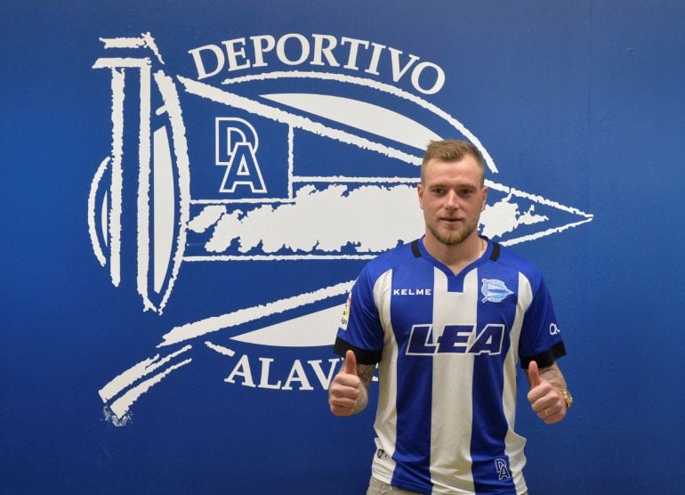 John Guidetti durante su presentación en Mendizorroza