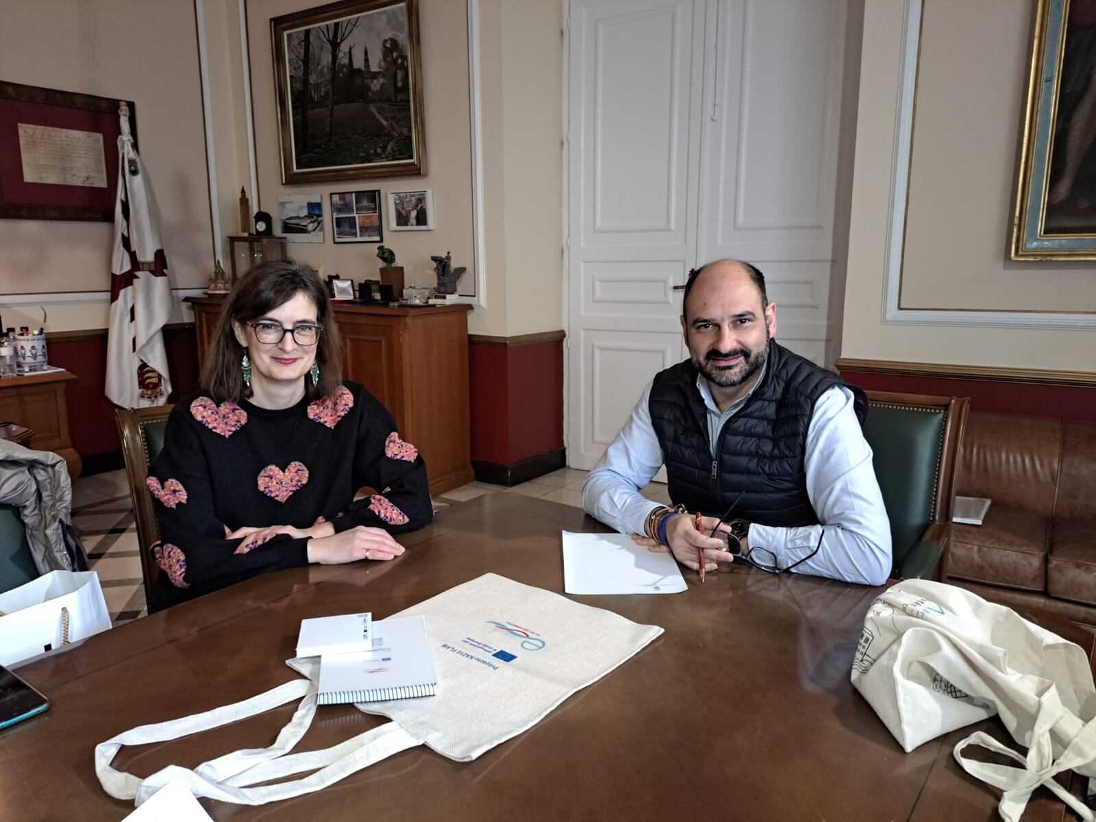Momento de la reunión que han mantenido Carmen Loriente y Fernando Torres