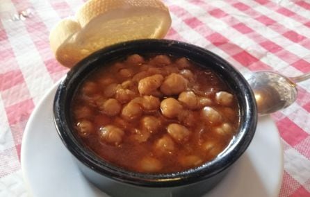 Garbanzo blanco lechoso de Escacena del Campo cocinados en el Restaurante &quot;El Portalón&quot;