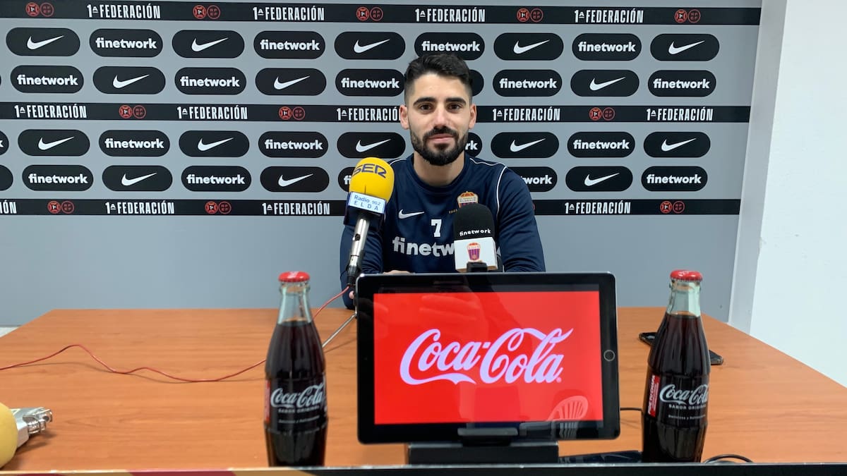 Cris Montes, futbolista del Eldense, antes de medirse al Barcelona Atlètic