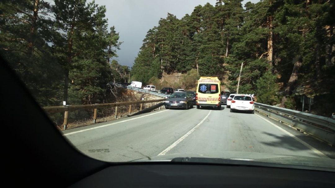 Atasco en la subida al Puerto de Navacerrada