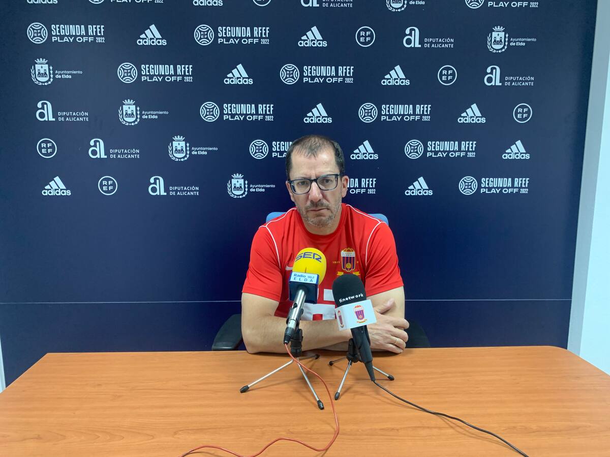 José Juan Romero, Ent. del Eldense: "Si es por mí, tengo otro año más de contrato"