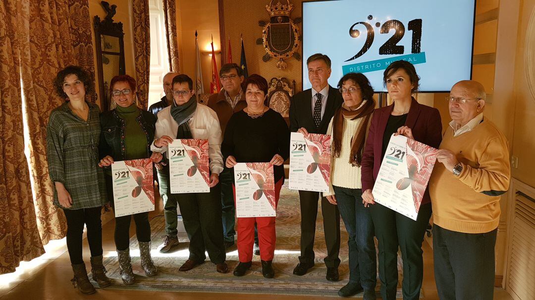 Organizadores y promotores del ciclo 921 Distrito Musical durante la presentación del ciclo en el Ayuntamiento de Segovia