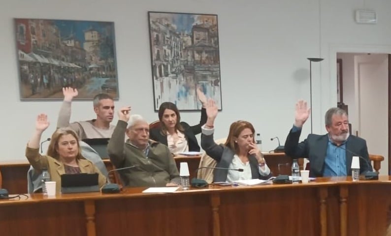 Imagen de archivo del grupo municipal popular (primera fila) en el pleno de presupuestos de 2024 con la ausencia de Virginia Martínez