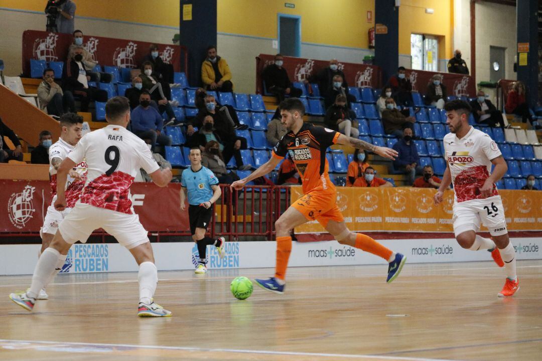 Rafa Santos, Darío Gil y Matteus en el partido ante Burela