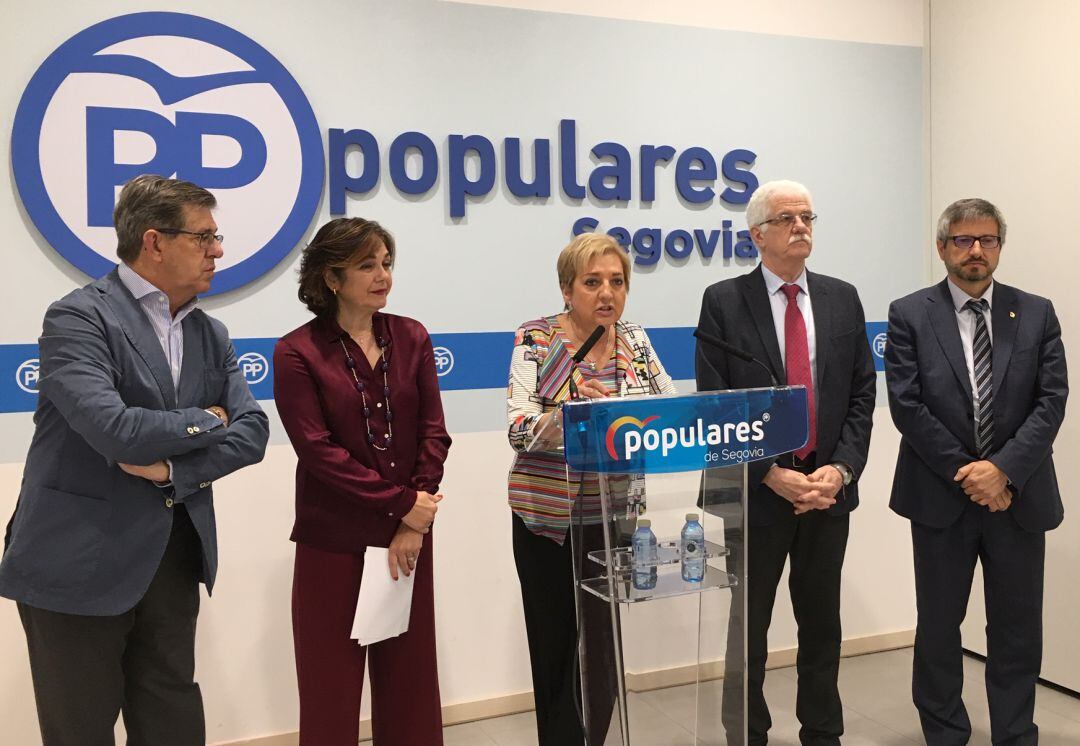 Los parlamentarios populares durante el balance de los ocho meses del gobierno de Pedro Sánchez